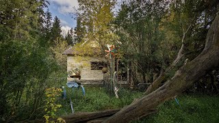 Hidden Away | A Shocking Look Inside this Abandoned Hoarder House!! screenshot 5