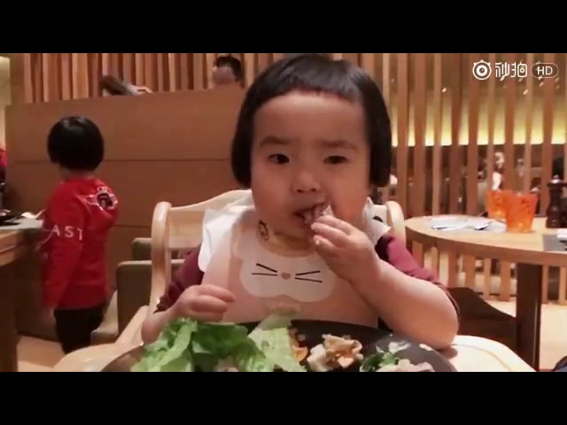 Eating Machine Cute Baby Timelapse 小蛮 class=