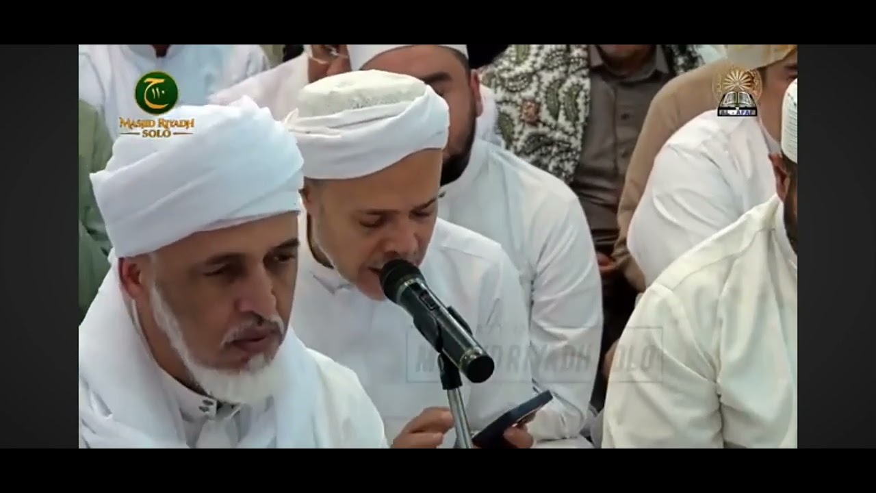 دعوني فالذي أهوى دعاني وأبدى لي من المولى علامه 