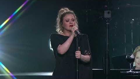 Thumbnail of Kelly Clarkson - Dancing On My Own (Robyn Cover) [Live in Dallas, TX]