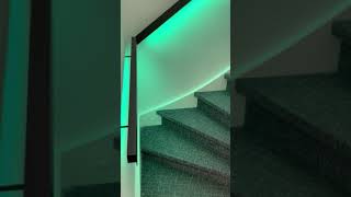 Moderne Trapleuning Met Rgwb Led-Verlichting