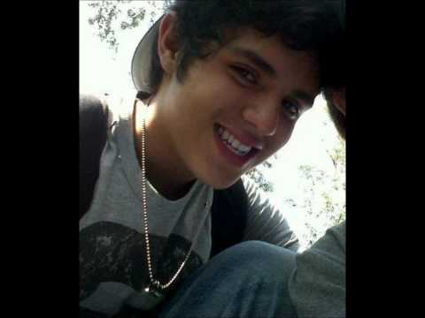 Me alejo de ti.-Hip Hop/R&B 2012