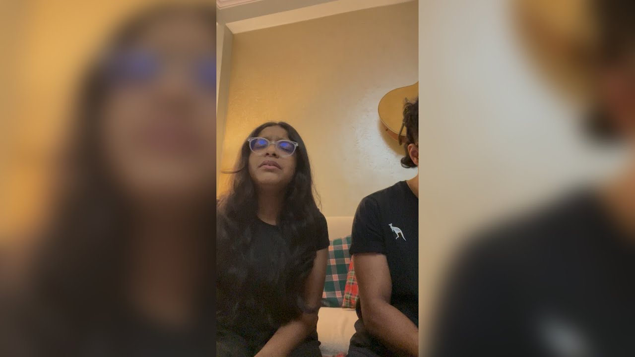 Jangli darakhton ke darmiyan (cover) 