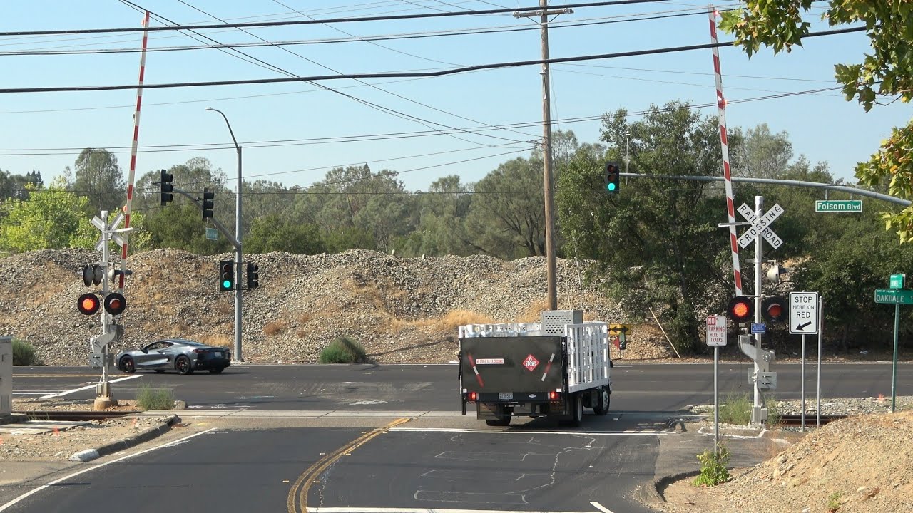 Bidwell St. Railroad Crossing SACRT Light Rail, Folsom CA YouTube