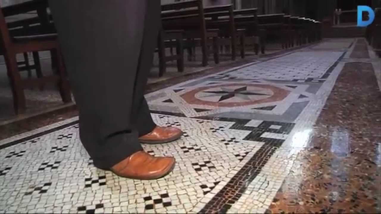 barcelona catalonia plaza hotel Un mosaic de Gaudí als peus dels feligresos de Sant Pacià