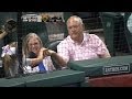 Nolan Ryan gives foul ball to young fan の動画、YouTube動画。