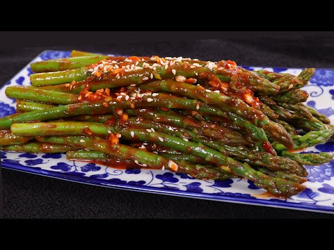 Video: Voor De Liefhebbers Van Koreaans Eten: Pittige Asperges