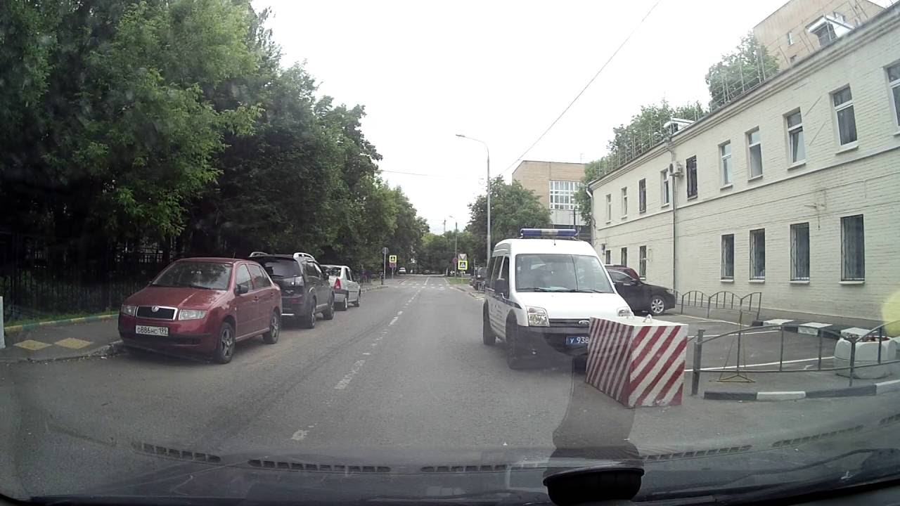 Ударил в машину