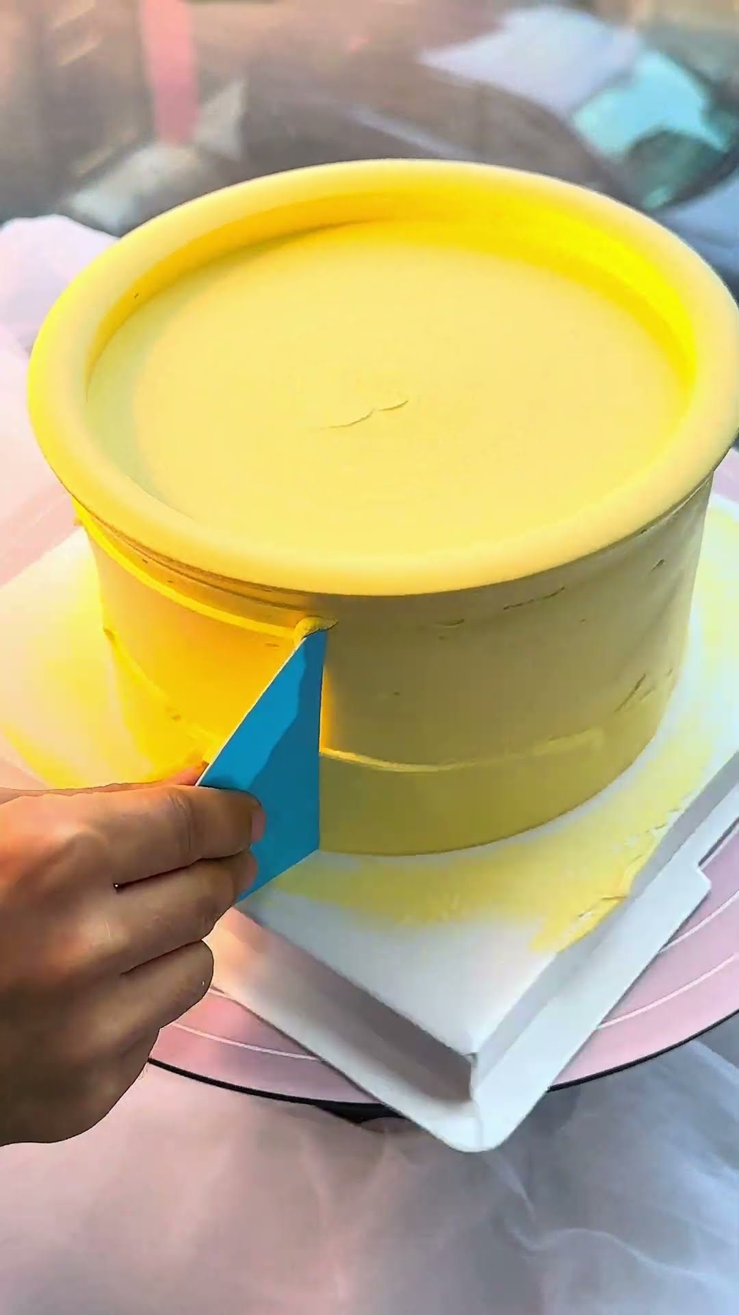 I heard that it is hard to find a porcelain bowl for strawberry cake, so let's make one. #shorts