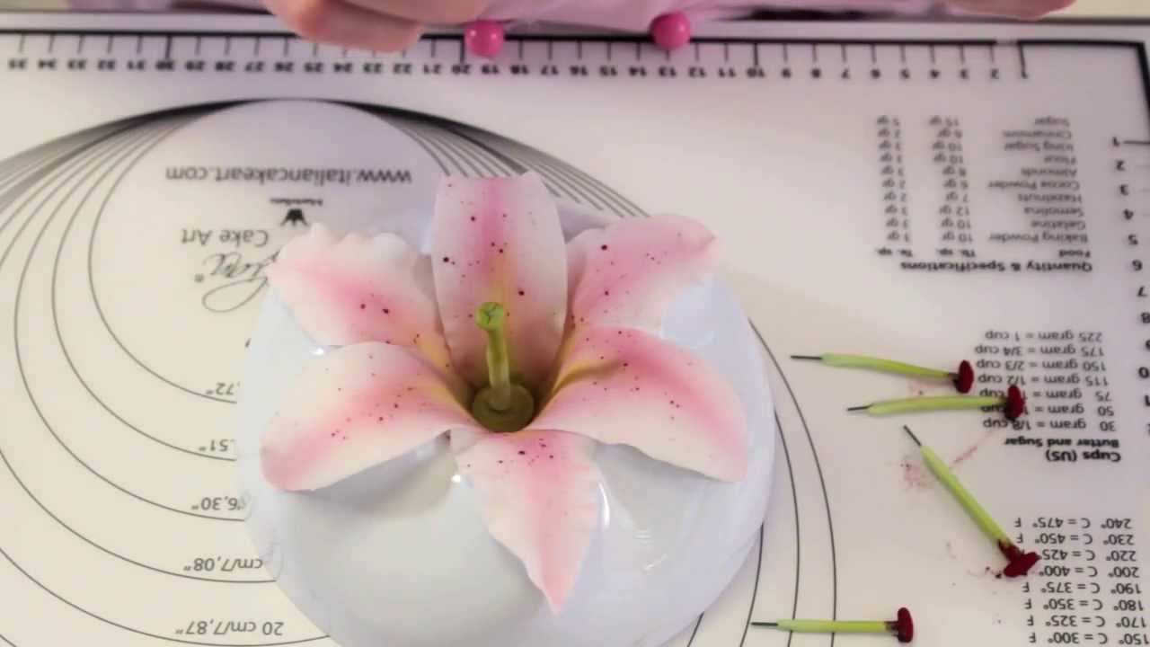 Gigli in pasta di zucchero | Gumpaste lily | Martellato