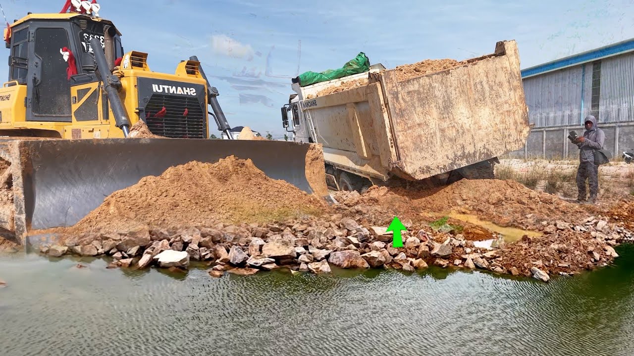Incredible! Mix Dump Truck 25ton&5ton Drive Back Uploading Landslide Overturned Bulldozer ShantuI C2