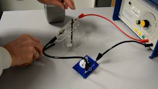 Conductivity of an ionic solid and an ionic solution (N5 Chemistry)