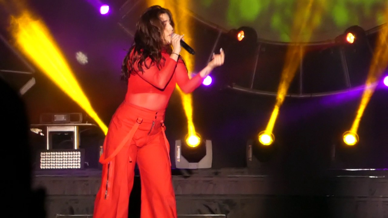 This is how we roll - Fifth Harmony Live at Universal Mardigras Orlando HD