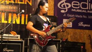 pupun dudiawan rock klinik snar6 jember di cafe D'legend