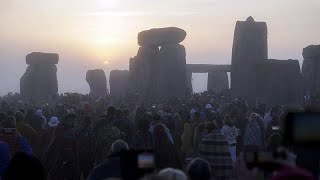 Sin nubes en Stonehenge para admirar el solsticio de verano, en el día más largo del año