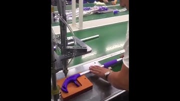 TongHui Multi-axis simultaneous locking screw machine for broom handle