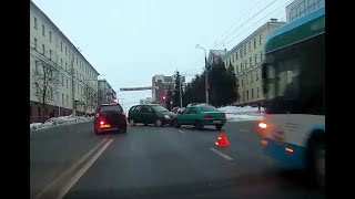 Сколько нарушений Правил дорожного движения в этом видеоролике? Январь-2019 screenshot 5