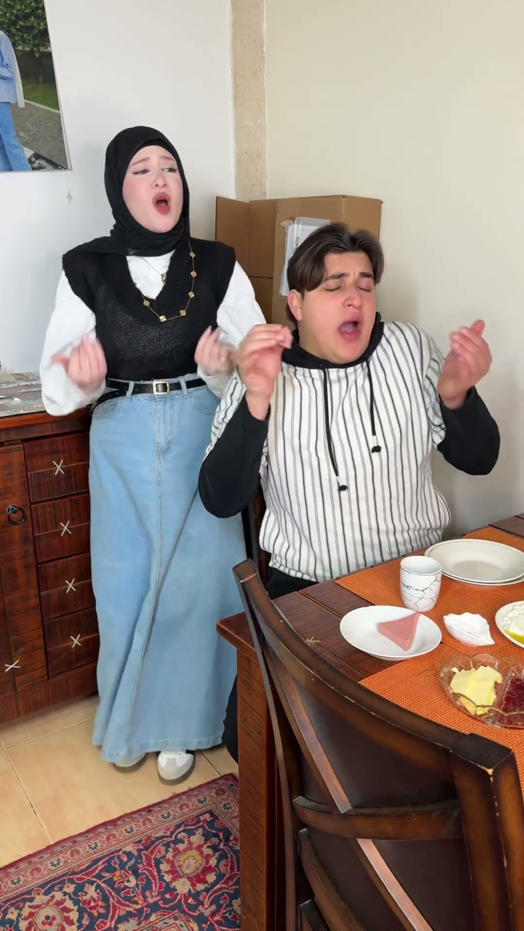 جوزي بيقلدني بكلشي بحكيه :