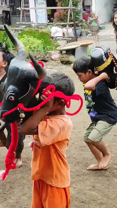 KESURUPAN DEMIT TLETONG KEJAR AREK'#videoshort#mberot#kesurupan#hiburan#kesenianbantengan#malang