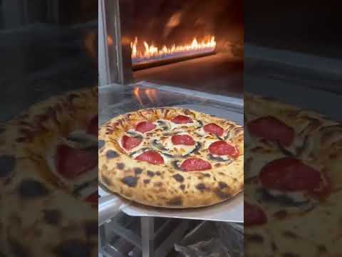     بيتزا ببروني مع فطر