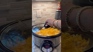 Crockpot macaroni and cheese #shorts Crockpot macaroni and cheese #shorts