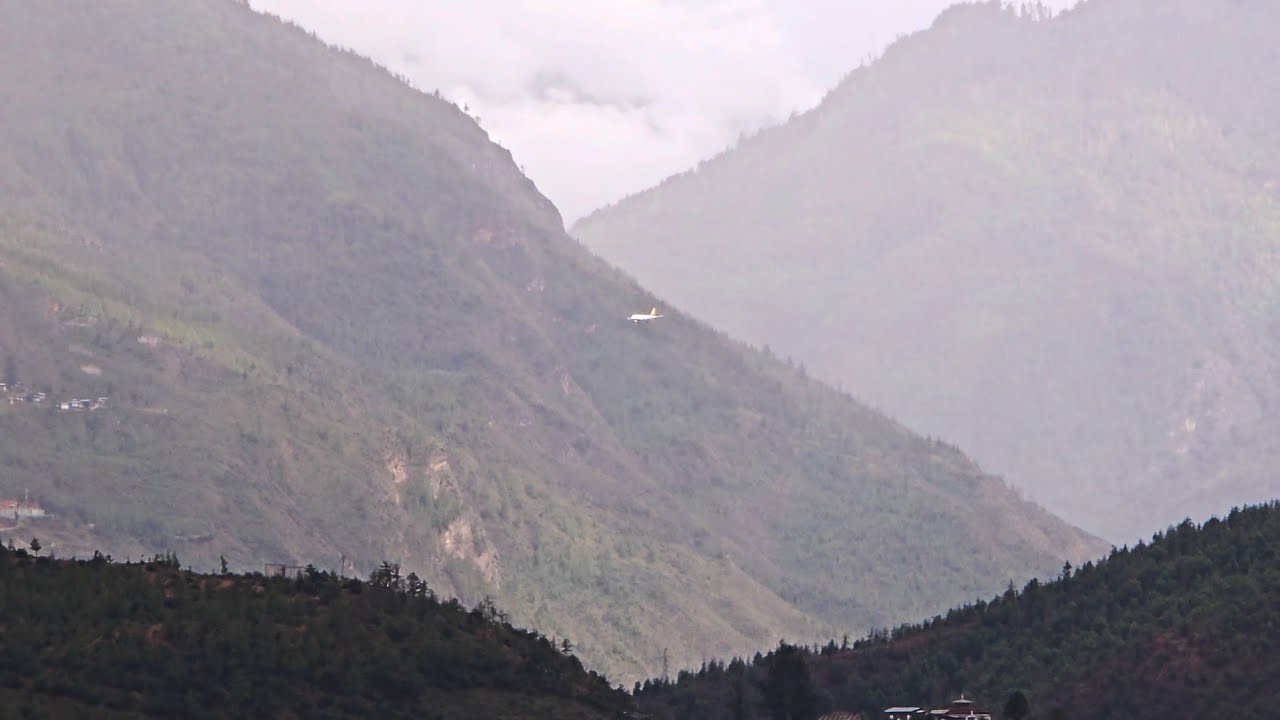 Aircraft 2000 feet above the Aerodrome Level landing at Paro Airport, 🇧🇹