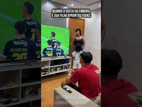QUANDO A VISITA VAI EMBORA E SUA FILHA APRONTOU TODAS! 🤯😳🫣🤣 #shorts