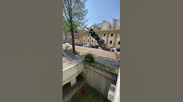 INSANE PARKOUR JUMP OVER GAP!!!🤯😬
