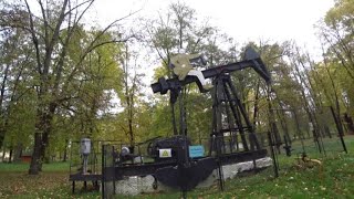 Действующий парк по добыче нефти в Бориславе.