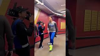 Es demasiado alto para pasar por los marcos de las puertas 😂 #nba #basketball #shorts