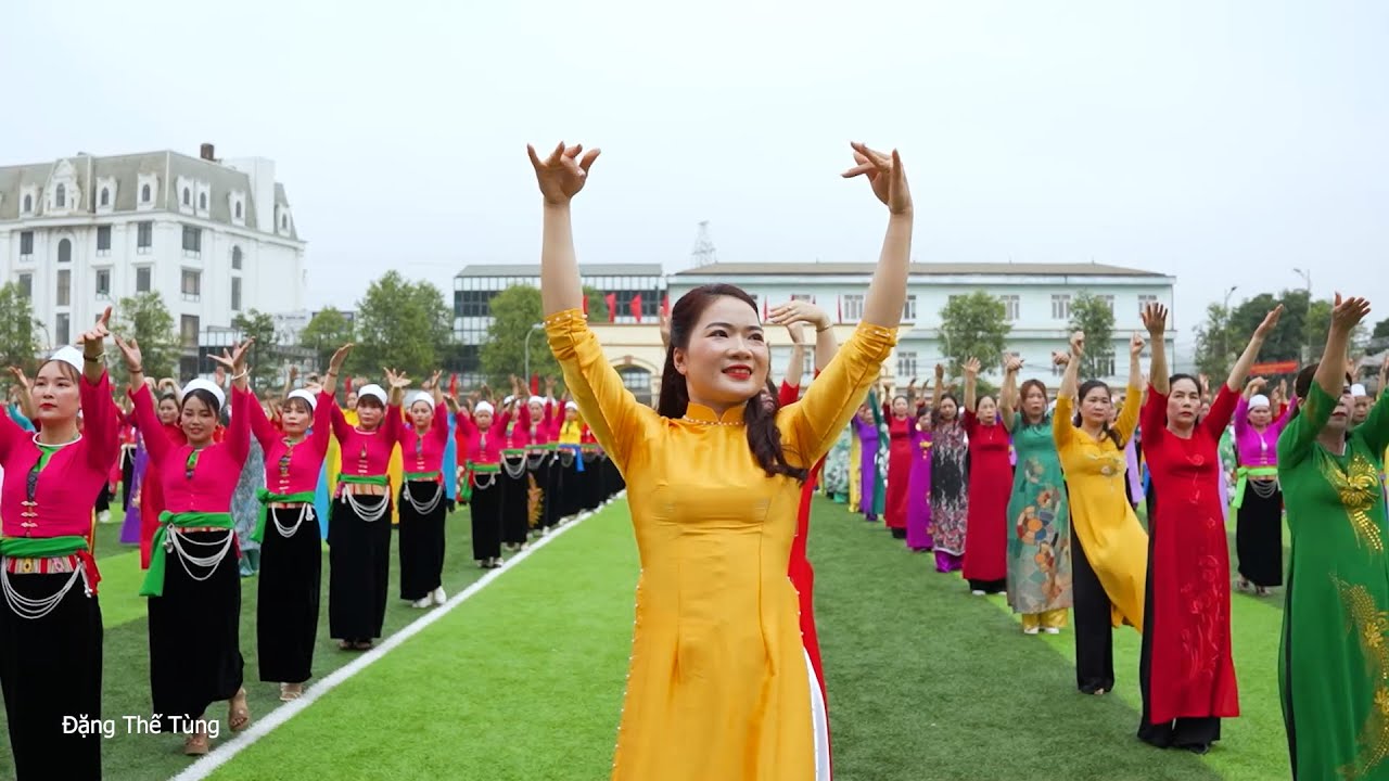 Cô gái áo Vàng múa Vũ điệu kết đoàn ai cũng mê