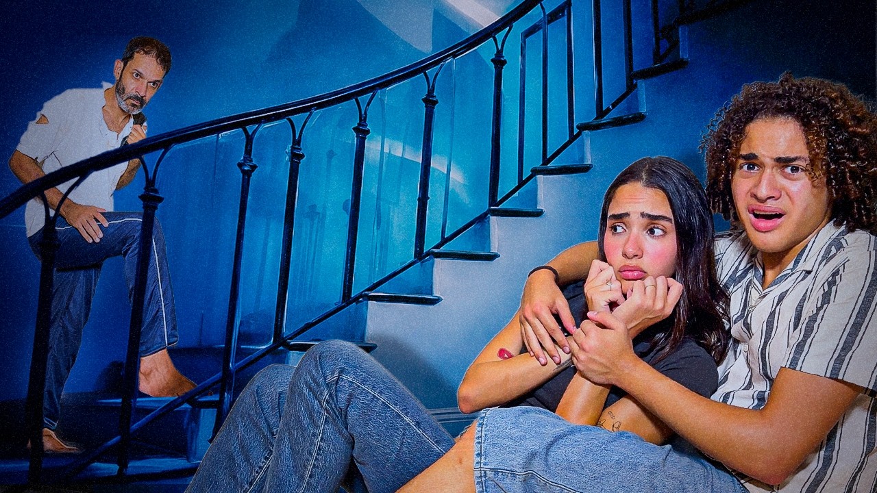 O HOMEM DO SACO VOLTOU DEPOIS DE MUITO TEMPO, ELE QUER NOS PEGAR !!!