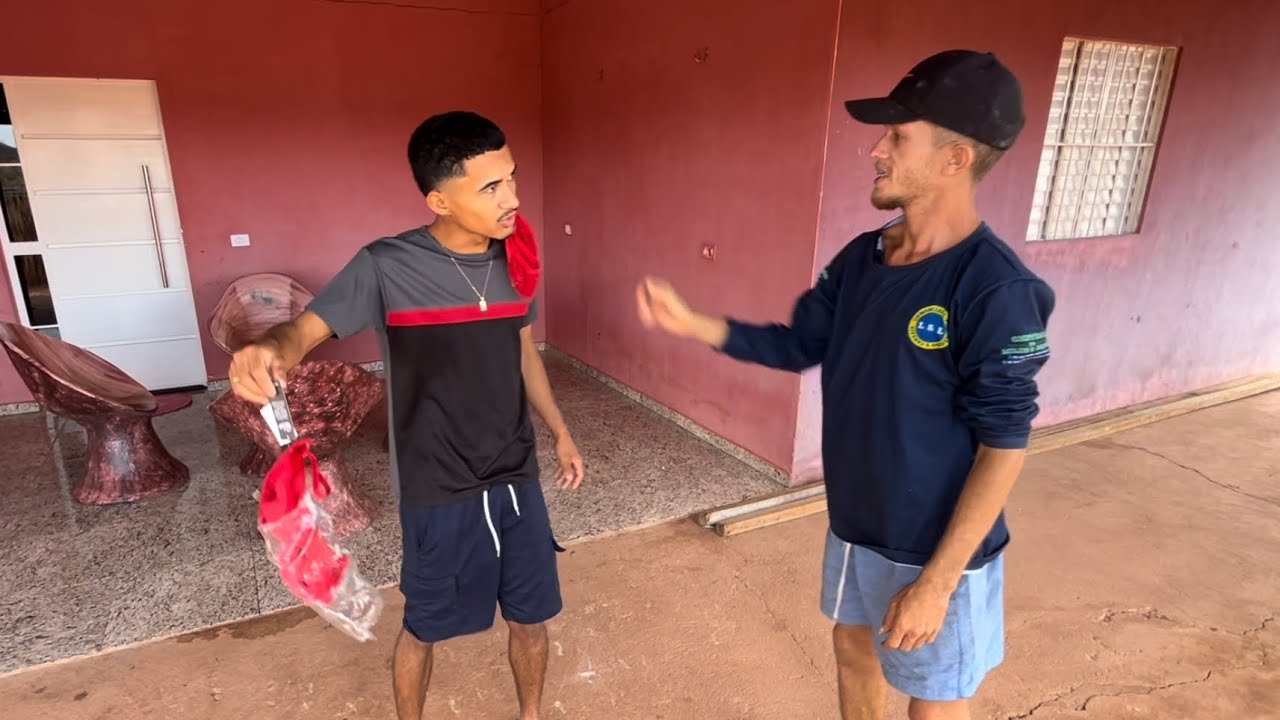 UM FAN DEIXOU UM PRESENTE PARA O BRUTINHO ELE FICOU FURIOSO 