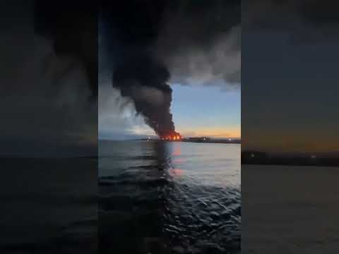 Горит военная нефтебаза в Севастополе #ukraine #crimea #war