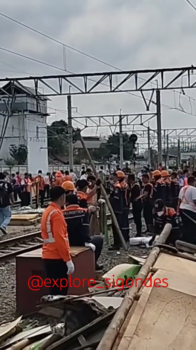 Petugas gabungan bongkar Bong Suwung#kai#jogja#sterilisasi#short#