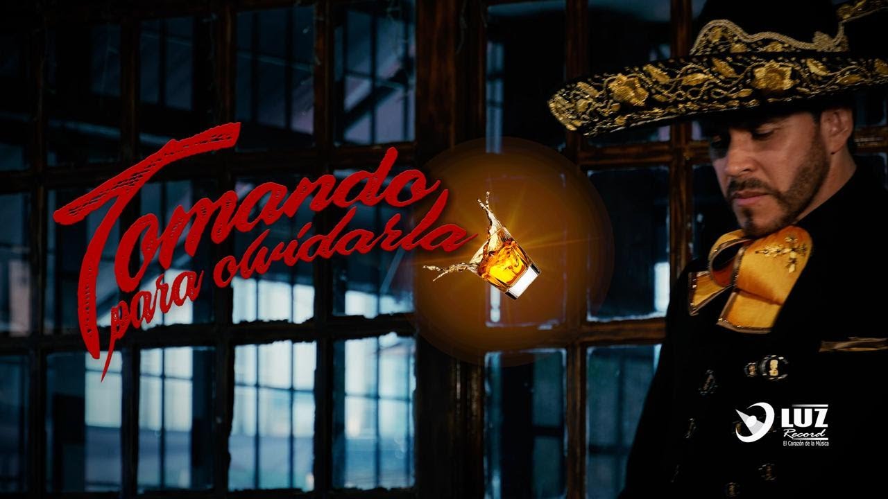 Raúl Sandoval - Tomando Para Olvidarla🍺 | VIDEO OFICIAL