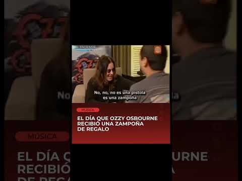 Ozzy recibe zampoña, compuzo un tema con la zampoña. #ozzyosbourne#calvariobandaec#zampoña#folkmetal