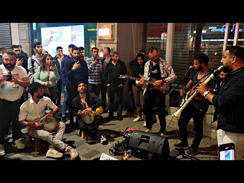 Taksim İstiklal Caddesinde  Unutulmayacak Bir Akşam, Sokak Sanatçıları & Bir Ayrılık Şarkısı Seç.