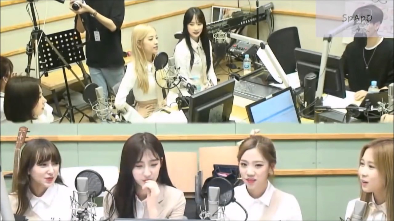 우주소녀 (WJSN) - 비밀이야 Secret (original version?)