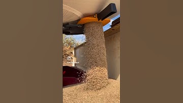 The Fledbag makes using big bags easy.  #tractor #farming #rye #bigbag