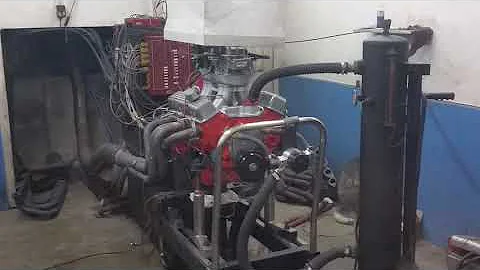 327 tunnel ram 280 Isky on the dyno