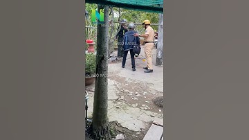 1 người bị bắt chục người đứng xem