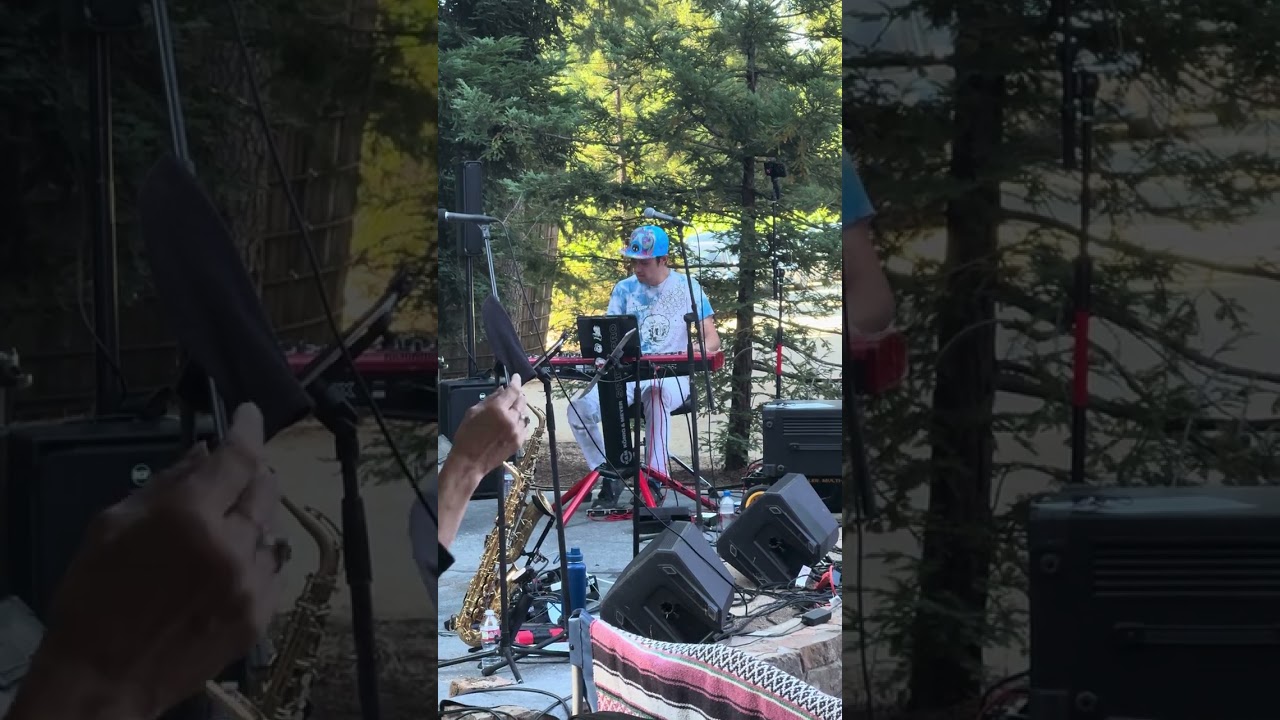 Someone said we need a bassist, Kevin's left hand disagrees.. 