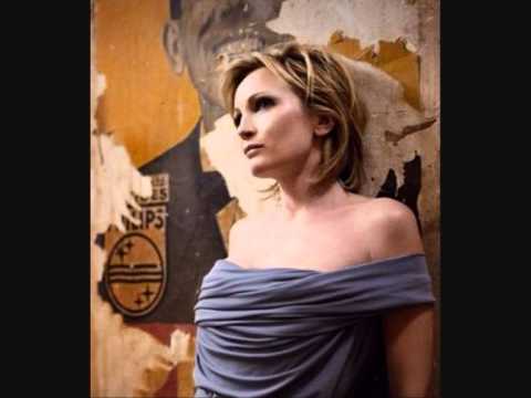 Patricia Kaas- Il me dit que je suis belle.wmv