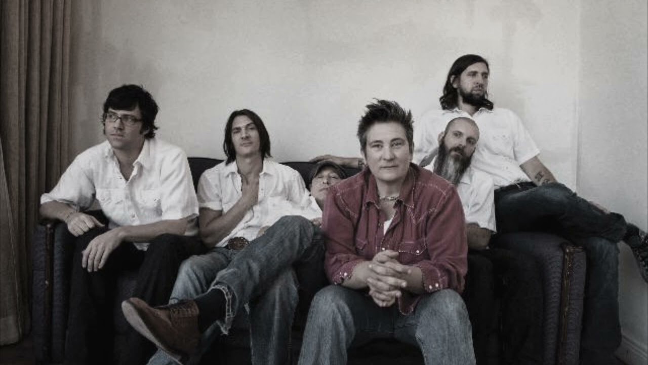 Guarda k.d. lang & The Siss Boom Bang - The Water’s Edge - Live at KCRW 2011 su YouTube