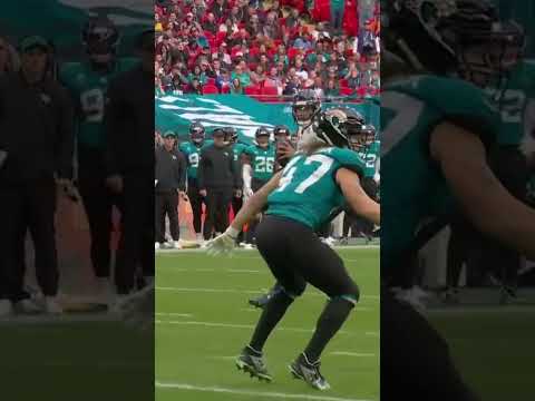 Video WHAT A TOUCHDOWN BY FOSTER MOREAU! @HoustonTexans