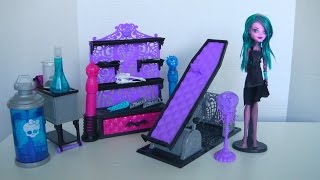 Create-A-Monster Color Me Creepy Design Lab - Monster High