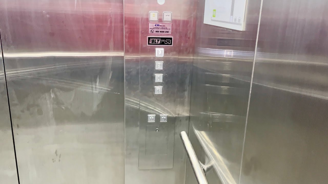 Блестящие лифты MSB Traction в многоуровневой парковке международного аэропорта Гвадалахары