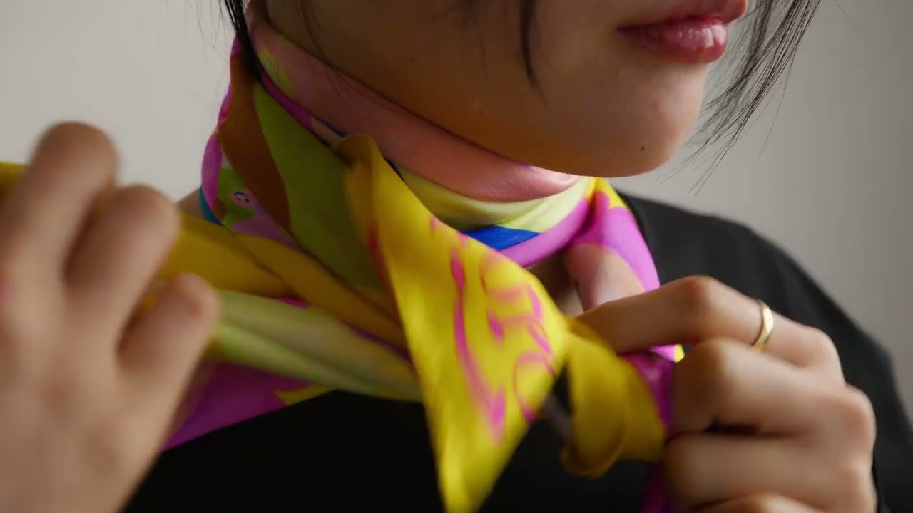 망고로 꽃얼굴 노랑 실크 스카프