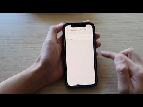 Video: Toegang krijgen tot de Caps Lock-toets op een iPhone: 7 stappen